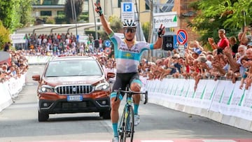 Alexey Lutsenko celebra su victoria en la Coppa Sabatini 2019.