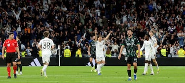 4-1.El jugador turco del Real Madrid celebra su obra maestra.