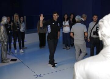 Poco antes de las 11:00 horas empezó la visita al museo del club, donde conoció de primera mano la historia del Oporto. Casillas estuvo acompañado por Pinto da Costa, presidente de los dragoes.