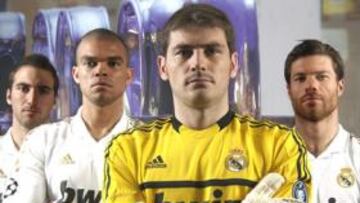 <b>"JUEGAS TÚ". </b>Iker Casillas en la punta del triángulo con Pepe, Xabi Alonso, Higuaín y Marcelo, detrás, piden al madridismo que acudan mañana al Bernabéu.