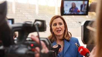 La alcaldesa de València, María José Catalá, atiende a medios a su llegada a la visita de los trabajos del Polideportivo Nou Moles y accesos a la plaza de Roma, a 21 de febrero de 2024, en Valencia, Comunidad Valenciana (España). Esta obra, que se ha desarrollado durante los últimos tres meses, entra en la fase final y permitirá la reapertura del complejo deportivo tan demandado por todos los vecinos de la zona.
21 FEBRERO 2024;VALENCIA;MARIA JOSE CATALÀ;TRABAJOS POLIDEPORTIVO NOU MOLES
Rober Solsona / Europa Press
21/02/2024