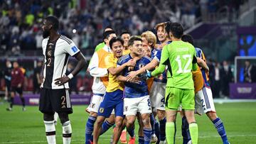 Los japoneses celebran el triunfo delante de Rüdiger.