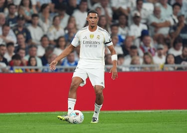 El defensa inglés juega su primer partido en primera división con la camiseta del Real Madrid.