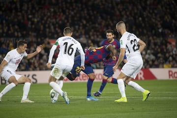 Asistencia de Arturo Vidal para Messi, que marcó el 1-0.