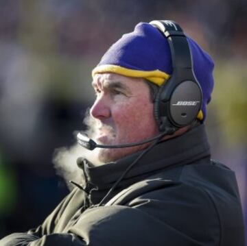 El head coach de Minnesota Vikings, Mike Zimmer, planteó un partido muy físico en el que puso casi todas sus esperanzas en su kicker, quién falló en el último momento. Buena temporada de uno de los mejores entrenadores, especialmente en el aspecto defensivo, de la NFL.