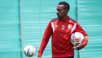 V&iacute;ctor Giraldo durante un entrenamiento con Independiente Santa Fe