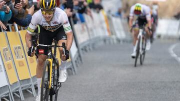 Roglic deja a Evenepoel clavado para ser más líder de la Volta