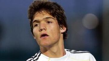 El Benfica pide la inclusión de Marcos Alonso en la operación Di María, y el Bolton le quiere