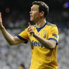 Juventus star Lichtsteiner says no to Borussia Dortmund