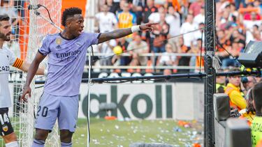 21/05/23 PARTIDO PRIMERA DIVISION
VALENCIA CF - REAL MADRID
TANGANA VINICIUS SEÑALANDO A LOS SEGUIDORES DEL VALENCIA QUE LE ESTAN INSULTANDO
PUBLICADA 22/05/23 NA MA10 1COL
PUBLICADA 25/05/23 NA MA18 5COL