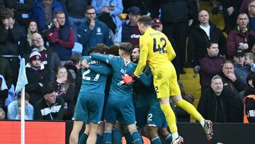 Los jugadores del Bournemouth celebran el gol de Evanilson ante el Aston Villa.