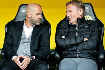 Dortmund's head coach Peter Bosz (L) talks to CEO Hans-Joachim Watzke (R) prior to the German Bundesliga soccer match between Borussia Dortmund and FC Cologne.