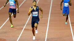 Van Niekerk vuela en 400 al estilo Bolt: 43.62 frenándose