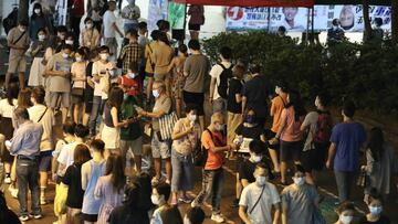 12 July 2020, China, Hong Kong: Voters queue outside a polling station during before casting their ballots on the second and final day of Hong Kong's primary elections Photo: May James/ZUMA Wire/dpa
12/07/2020 ONLY FOR USE IN SPAIN