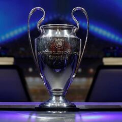 James vs. Neymar en la fase de grupos de la Champions