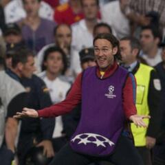 Gabriel Milito, de jugar con Messi a dirigir a Chivas