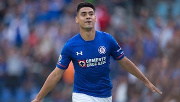 Pumas anuncia llegada de Felipe Mora, procedente de Cruz Azul