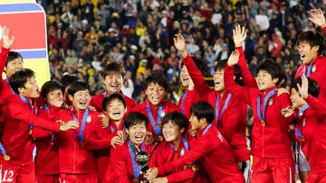 AMDEP7751. BOGOTÁ (COLOMBIA), 22/09/2024.- Jugadoras de Corea del Norte celebran al ganar la Copa Mundial Femenina sub-20 tras vencer a Japón este domingo, en el estadio El Campín en Bogotá (Colombia). EFE/ Mauricio Dueñas Castañeda