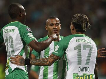 Los jugadores de Nacional celebrando el gol de Macnelly Torres en el triunfo sobre Delf&iacute;n por Copa Libertadores