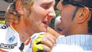 <b>DOLOR. </b>Marchante (con Matxin) se fracturó la clavícula.