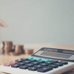 Interés a tipo variable en una hipoteca: qué es, cómo se calcula y diferencias con el tipo fijo