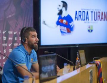 La presentación de Arda Turan en imágenes