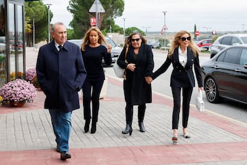 Ana Obregón a su llegada al Tanatorio de La Paz.