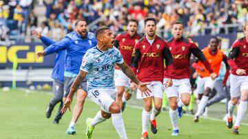 Darwin Machis celebra el empate a dos ante el Celta.