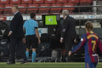 3-2. El árbitro Figueroa Vázquez revisó en el VAR la jugada entre Ronald Araujo y Enes Unal. El colegiado señaló penalti.