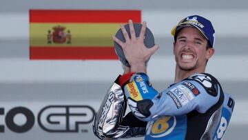 Álex Márquez en lo alto del podio de Jerez.