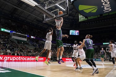 El Unicaja no necesita rodillo para superar a un Manisa blando