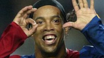 <b>EL MEJOR RONALDINHO.</b> El brasileño desmotró ante el Villarreal que está recuperando la forma que parecía perdida al comienzo de la temporada.