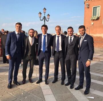 Compa?eros del Real Madrid como Isco y Nacho Fern¨¢ndez, otros con los que coincidi¨® en sus primeros pasos en el f¨²tbol, como Pablo Sarabia, Pedro Mosquera o Alex Fern¨¢ndez, y su buen amigo Simone Zaza, son algunos de los futbolistas que estuvieron en Venecia en el d¨ªa m¨¢s especial de Morata.