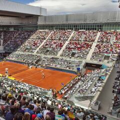 Carmena entrega las entradas VIP a colectivos sociales