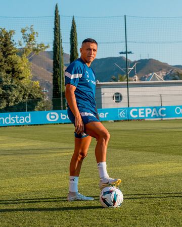 El club francés subió imágenes con el primer entrenamiento que tuvo el delantero chileno con sus nuevos compañeros.