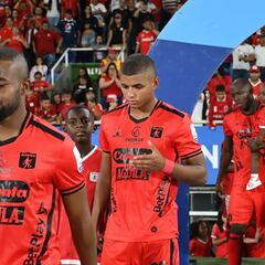 América amarra a dos figuras: Compran a Escobar y Quiñones