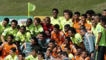 Los jugadores y técnicos de la selección brasileña se tomaron ayer esta fotografía de grupo.