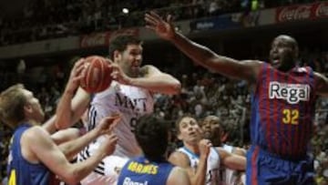 Jawai (derecha), durante el &uacute;ltimo partido de la Liga Endesa ante el real Madrid.