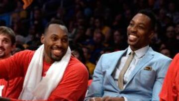 Dwight Howard, sentado en el banquillo durante el Lakers-Rockets de esta semana.