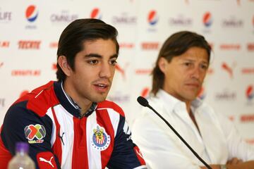 Llega como uno de los jóvenes mexicanos con mejor proyección. En Pachuca destacó y llegó a la Selección Mexicana. Para el 2017 se vestirá con la camiseta de Chivas con la exigencia de ser uno los futbolistas más importantes del plantel. 