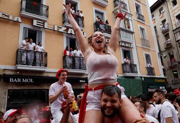 Ambiente en la Plaza Consistorial, plaza que está situada en el corazón del Casco Antiguo de Pamplona, donde se realiza el Chupinazo.