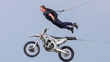 Tom Cruise is 60 years old, but he has done it again: his jump into the void while filming Mission Impossible 7 has been leaked