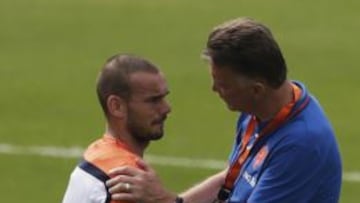 Van Gaal rejuvenece a Sneijder