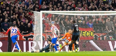 Lookman tiró una gran pared con Griezmann entrando al área y, totalmente generoso, se la cede a Sorloth desde la izquierda para que ejecute. ¡Segundo doblete consecutivo del noruego!