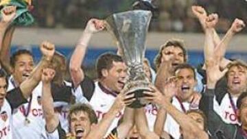 <b>DOBLETE. </b>La consecución de la Copa de la UEFA completó el mejor año de la historia del Valencia tras haber ganando la Liga.