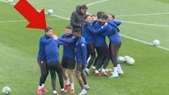 Atlético team-mates lose it after Herrera nutmegs João Félix