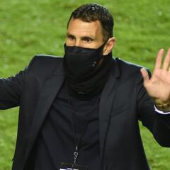 Gustavo Poyet se va de la UC