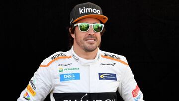 EPA3773. MELBOURNE (AUSTRALIA), 22/03/2018.- El piloto espa&ntilde;ol de F&oacute;rmula Uno Fernando alonso, McLaren, posa para los fot&oacute;grafos en el cirsuito Albert Park en Melbourne (Australia) hoy, 22 de marzo de 2018. El Gran Premio de Australia, la primera cita del Mundial de F&oacute;rmula Uno, se celebra el pr&oacute;ximo 25 de marzo. EFE/ Joe Castro PROHIBIDO SU USO EN AUSTRALIA Y NUEVA ZELANDA