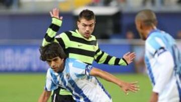 <b>BUEN DEBUT. </b>Recio controla ante la presencia de Tiago.