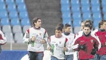 <b>SESIÓN. </b>El Sevilla se ejercitó ayer por la tarde en el estadio Metropole, que está situado a unos 50 kilómetros de Lille. El equipo rojiblanco espera no repetir la derrota del pasado año con Caparrós.